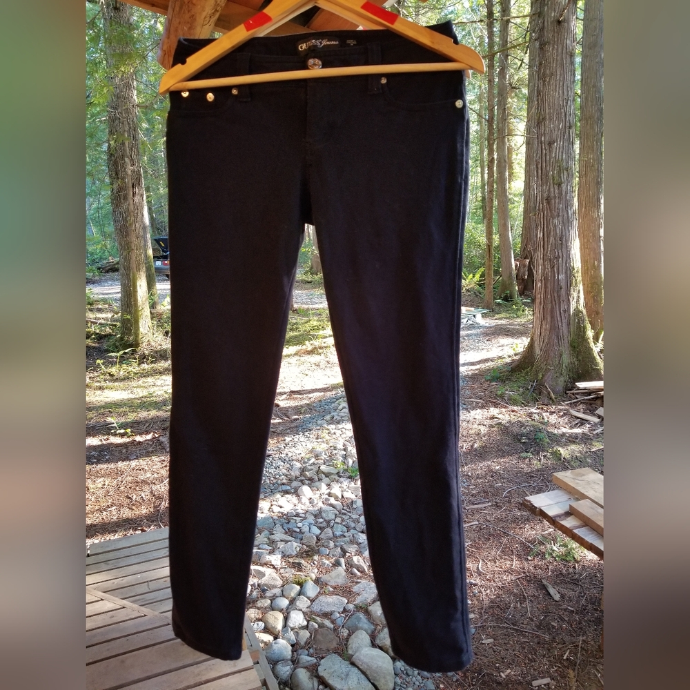 Black Jean's Guess Brand Vietnam Womans Size 28 Medium